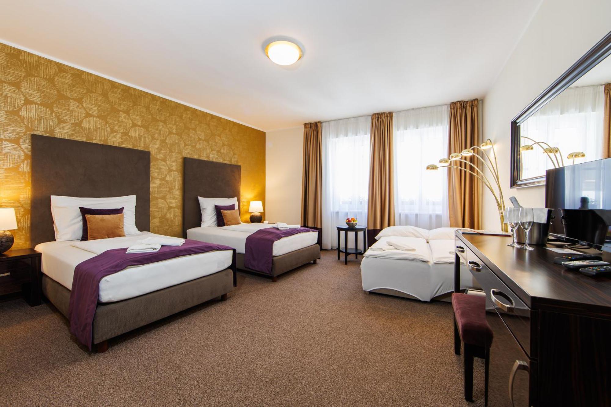 APLEND CITY Hotel Perugia Bratislava Buitenkant foto