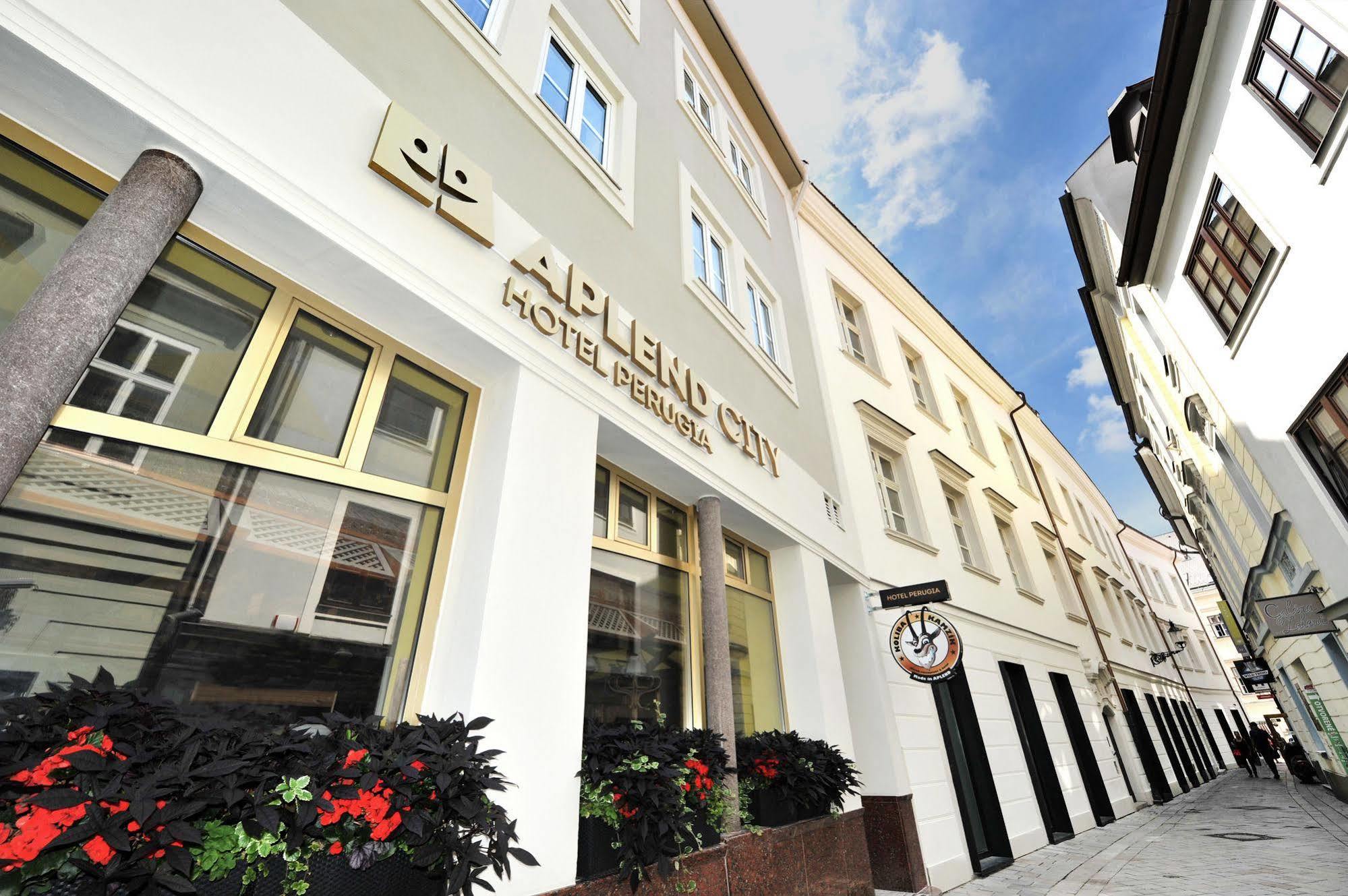 APLEND CITY Hotel Perugia Bratislava Buitenkant foto